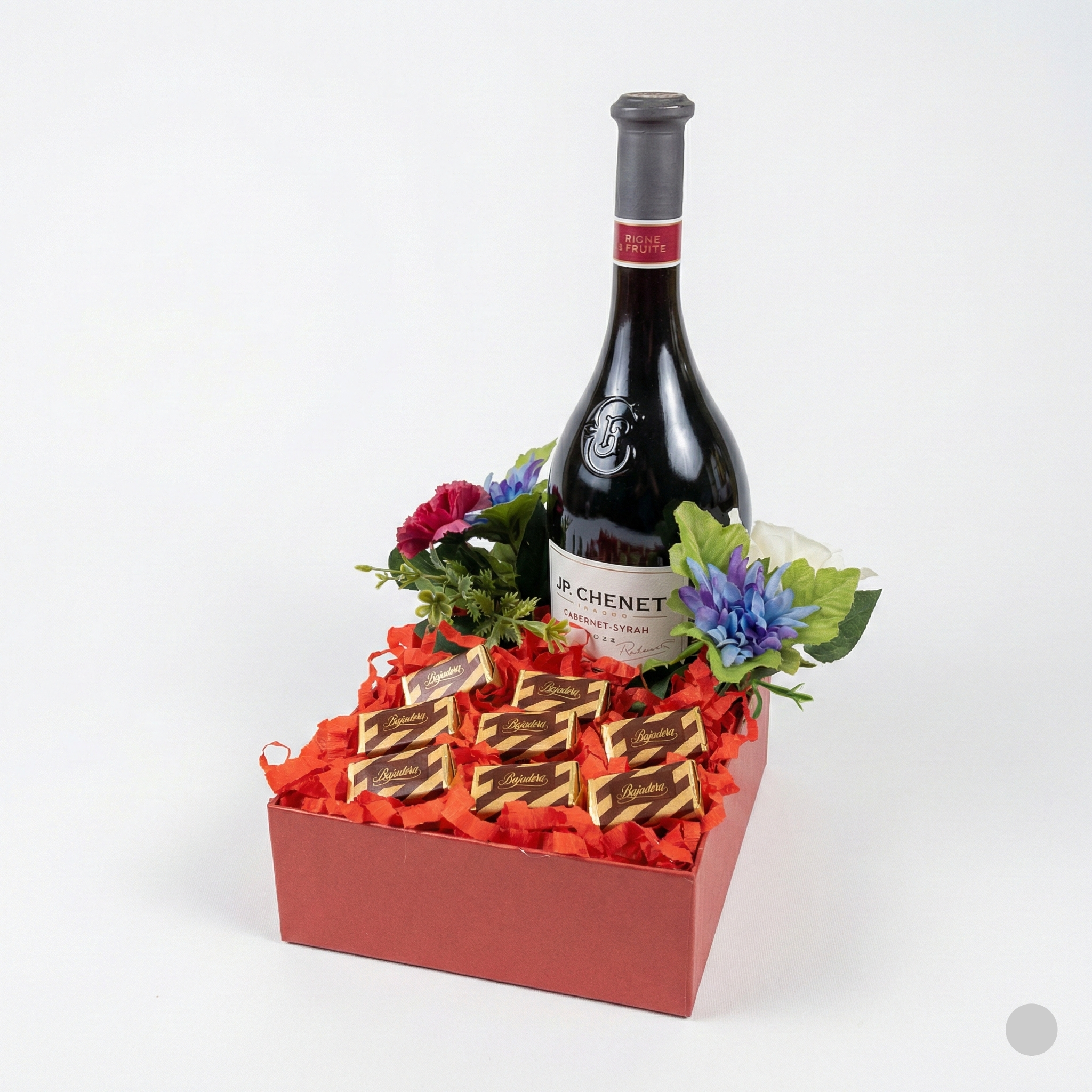 Darilna škatla z rdečim vinom ter Bajadero