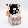 Sladka darilna škatla z črnim plišastim medvedkom