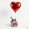 Darilna škatla z plišasto pando ter srček balonom