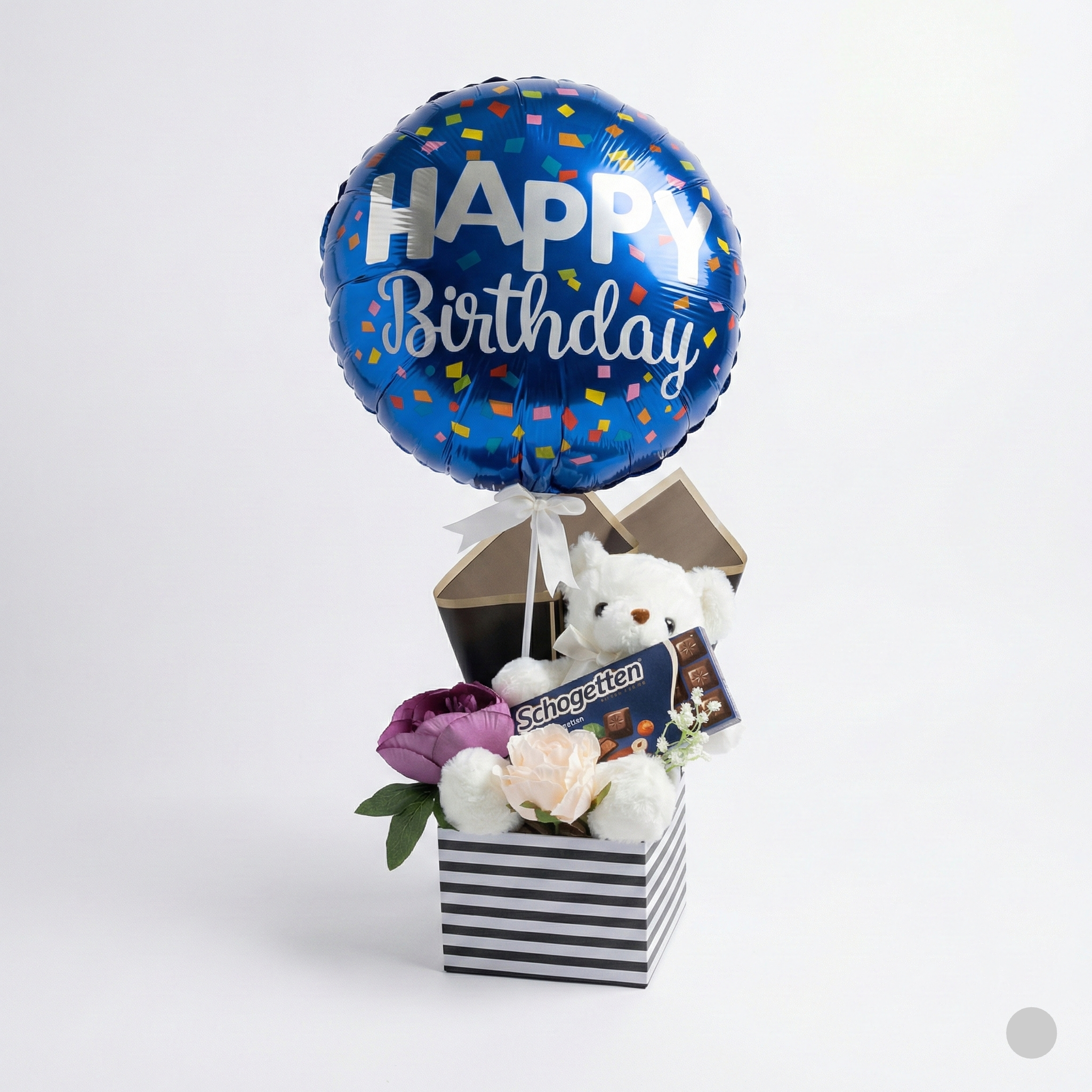 Darilna škatla v kombinaciji z modrim balonom in čokolado