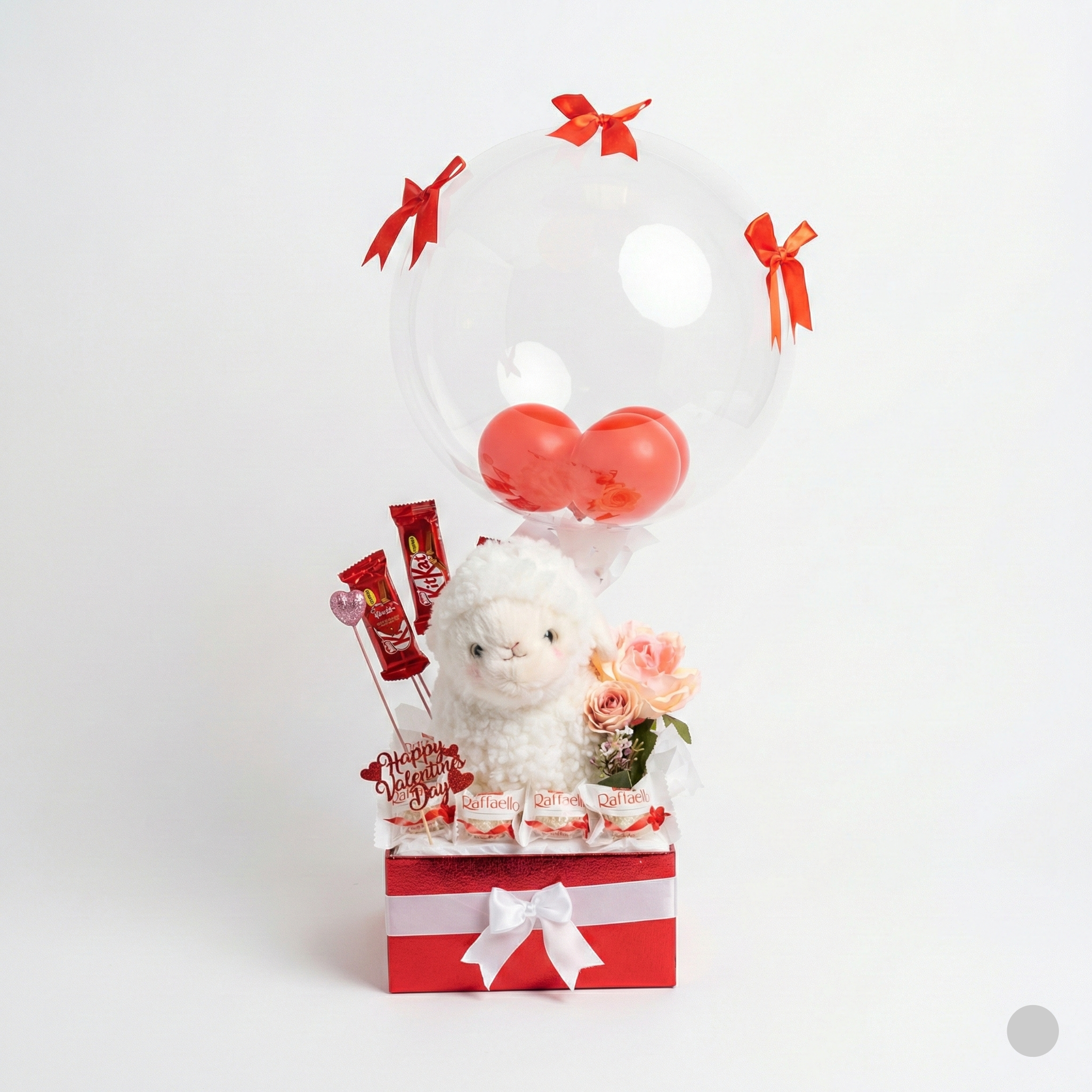 Sladka darilna škatla s plišasto ovčko ter balonom
